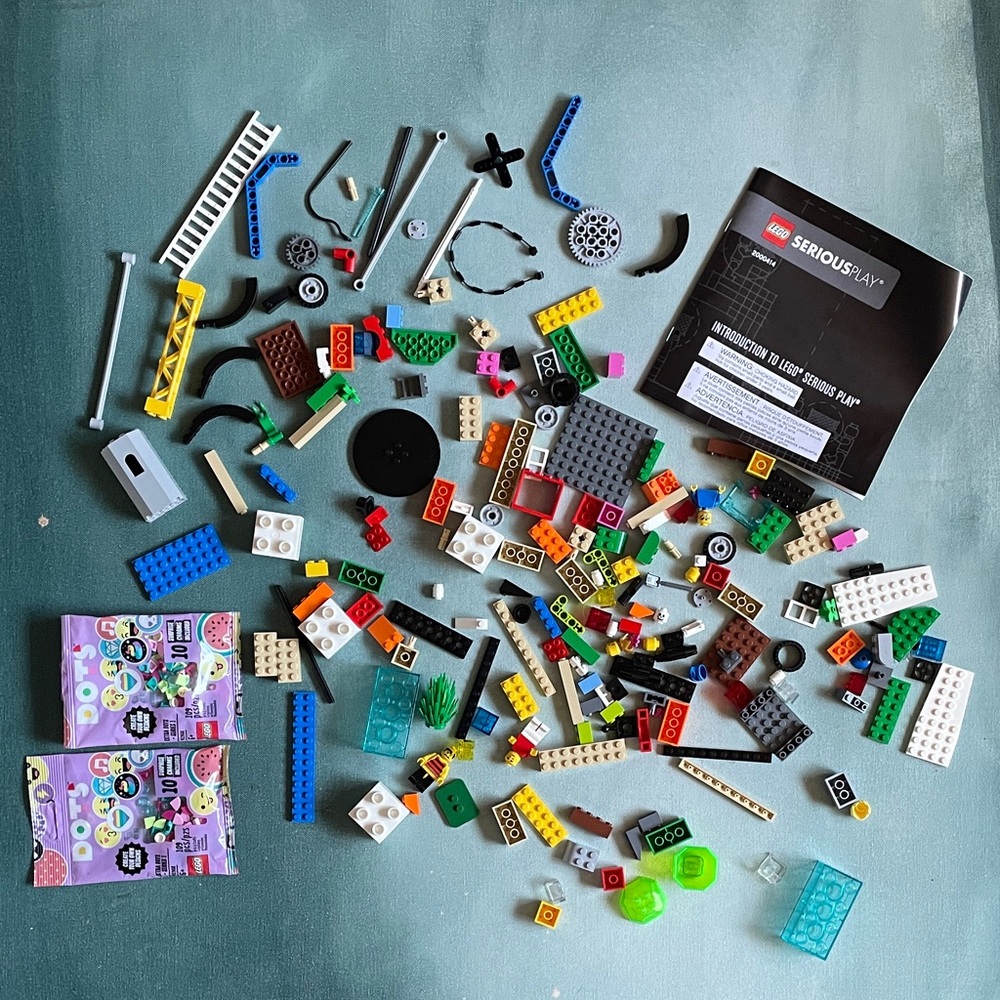 LEGO Serious Play Starter Kit Pieces + Lego Dots